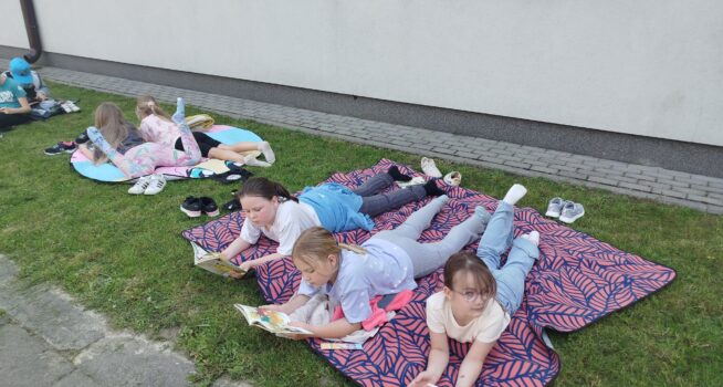 Czytamy na łonie natury 🙂