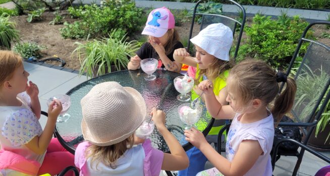 Piknik i wyjście na lody do ” Złotej Rybki”.