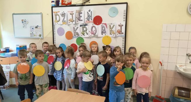 Miedzynarodowy Dzień Kropki w przedszkolu.