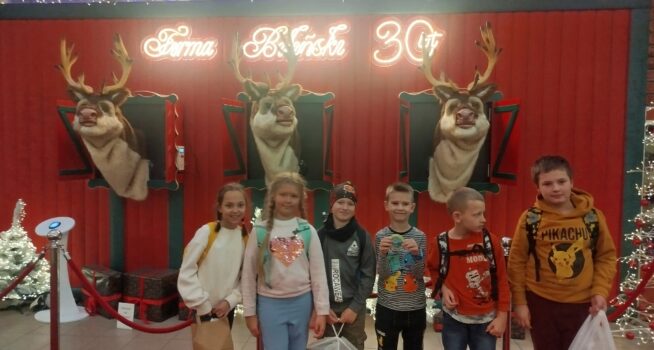 Wycieczka do Sandomierza i fabryki bombek klas drugich.