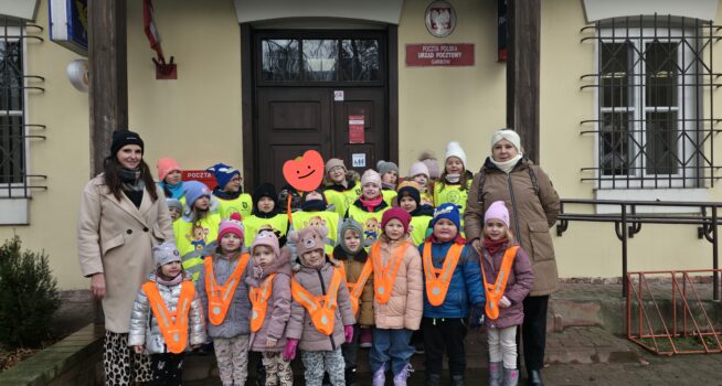 Wizyta przedszkolaków na poczcie.