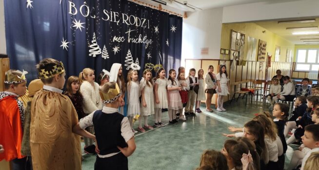 „Bóg się rodzi, moc truchleje…”- przedświąteczne spotkanie uczniów z klas I-III